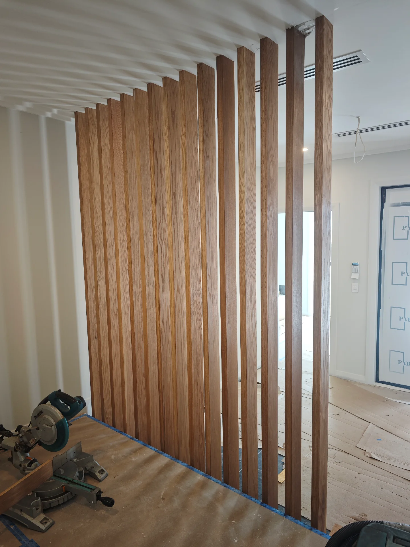 Oak floating stair treads & screen — Progress photo