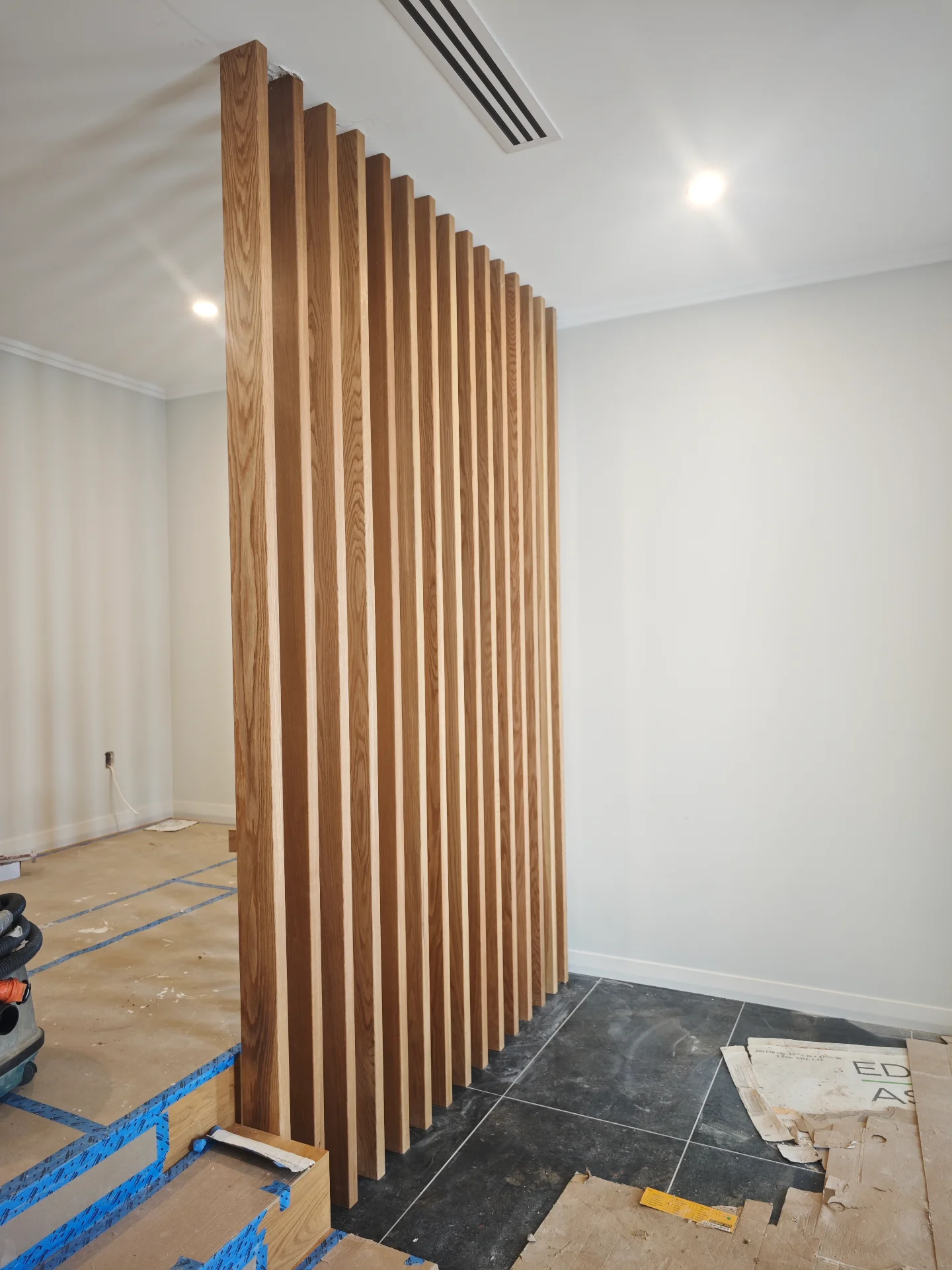 Oak floating stair treads & screen — Progress photo