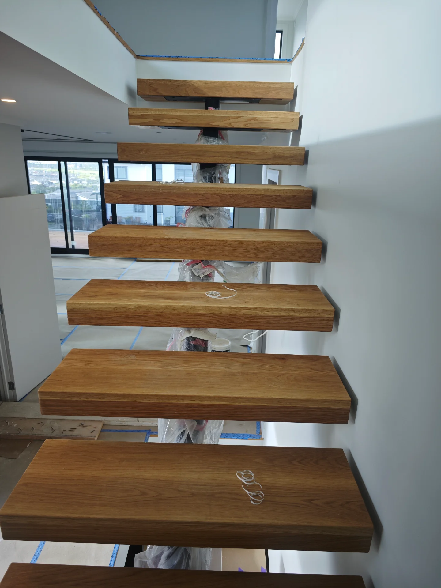 Oak floating stair treads & screen — Progress photo