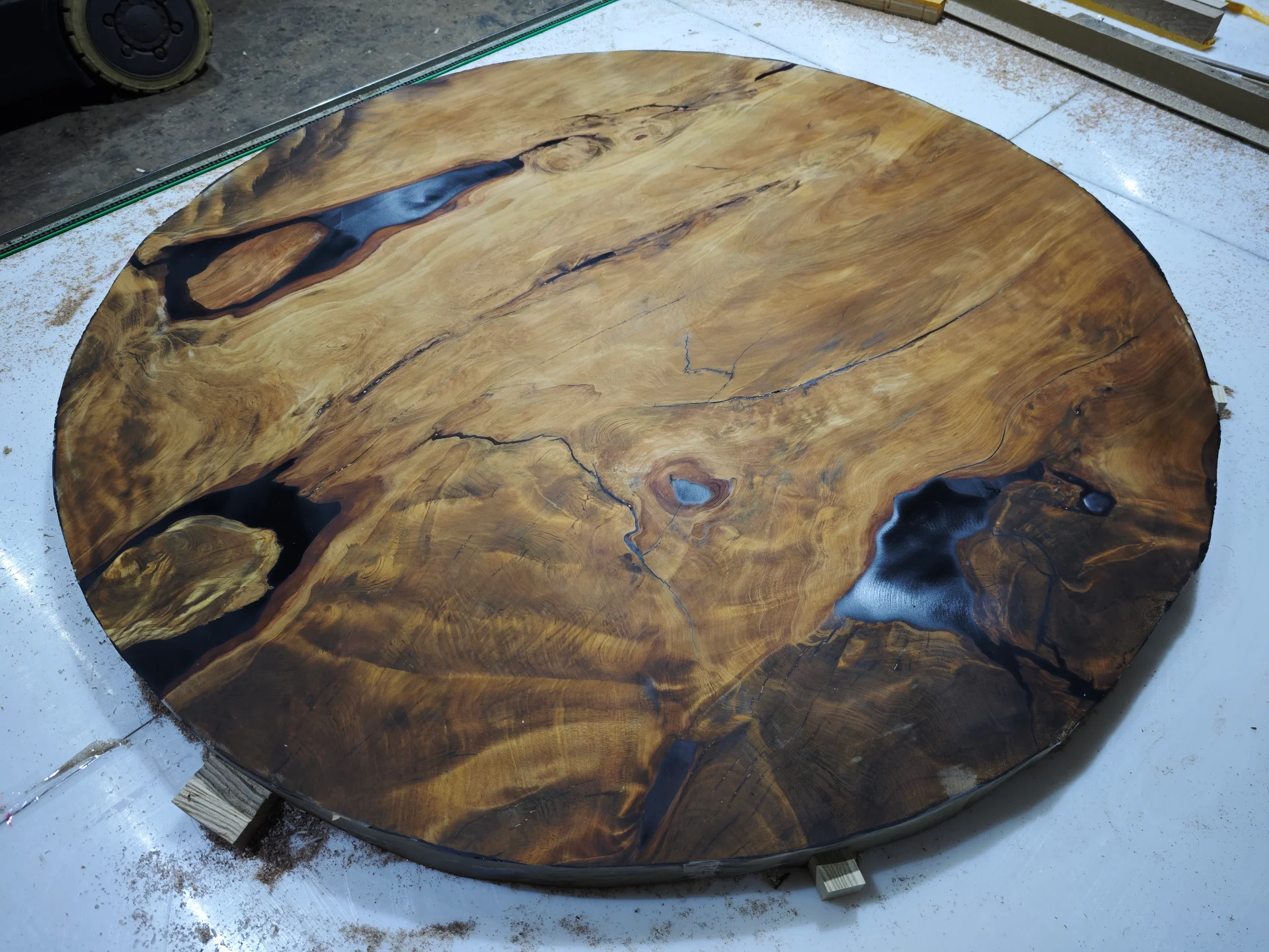 Swamp Kauri Round Dining Table 1600D — Progress photo