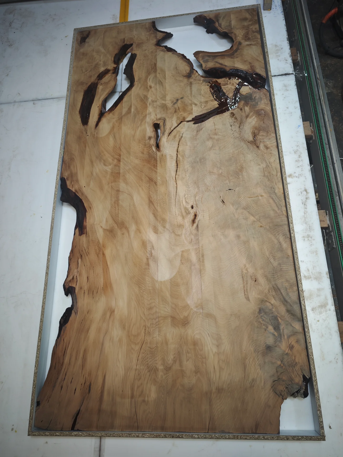 Swamp Kauri Dinning Table 2.2 X 1.1 — latest progress