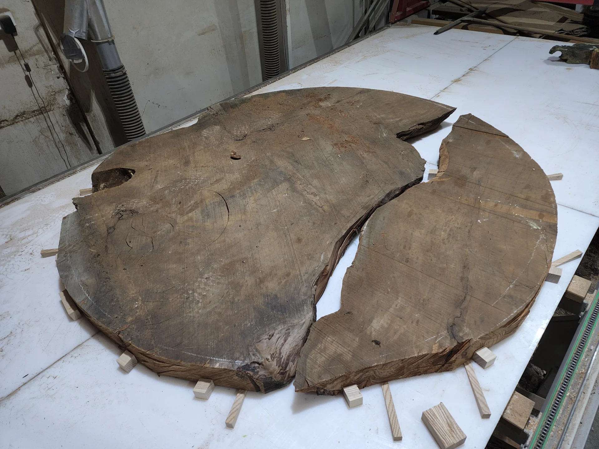 Swamp Kauri Dinning Table 1600D 2 — Progress photo