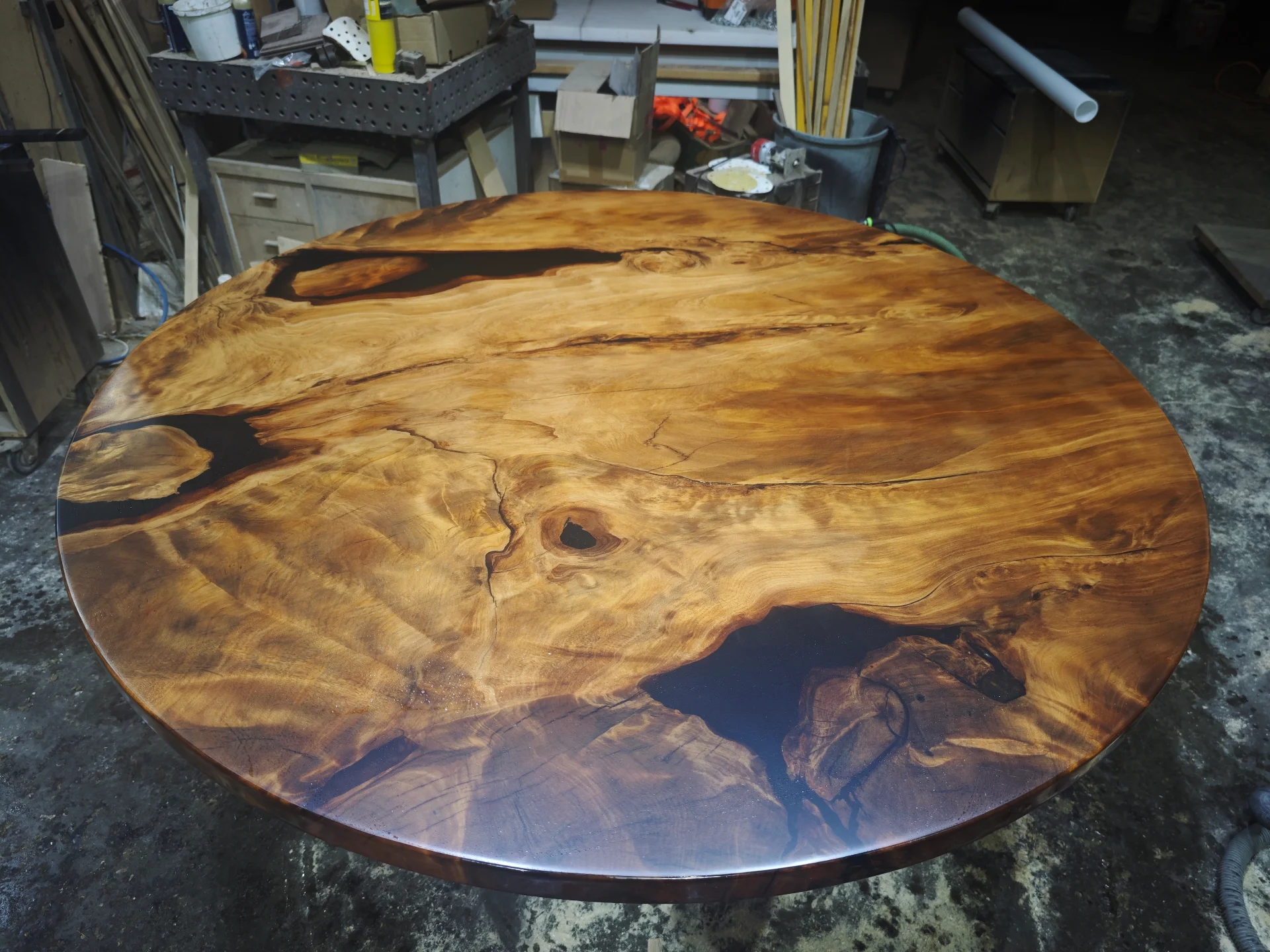 swamp-kauri-dinning-table-1600d-3