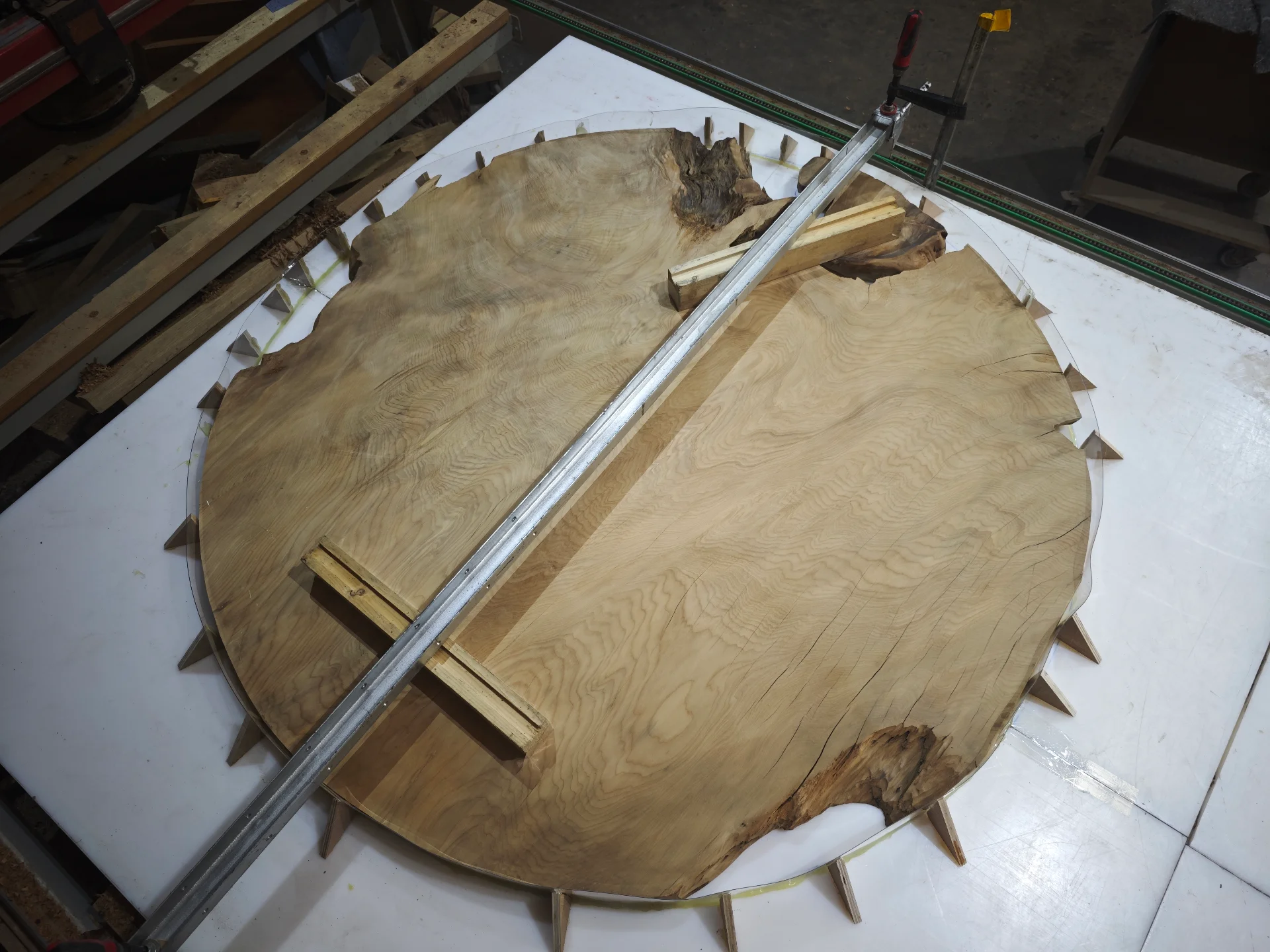 Weis round kauri table — Progress photo