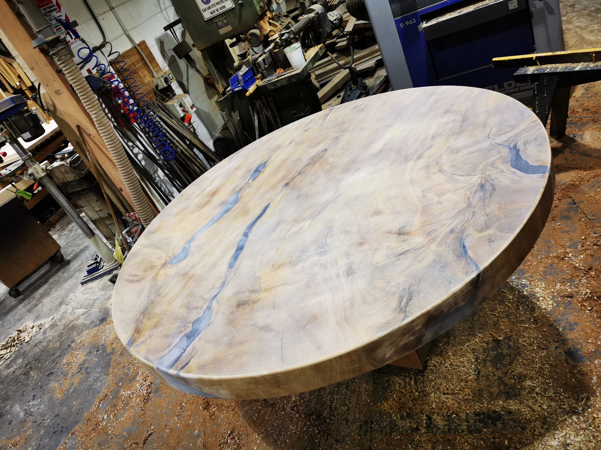 Swamp Kauri Dia 2M Round Dinning talbe — Progress photo