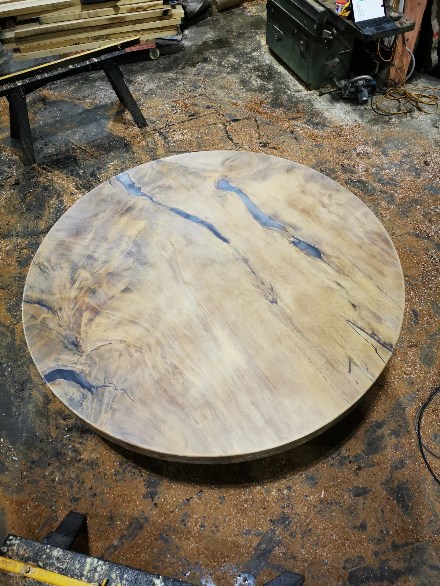 Swamp Kauri Dia 2M Round Dinning talbe — Progress photo