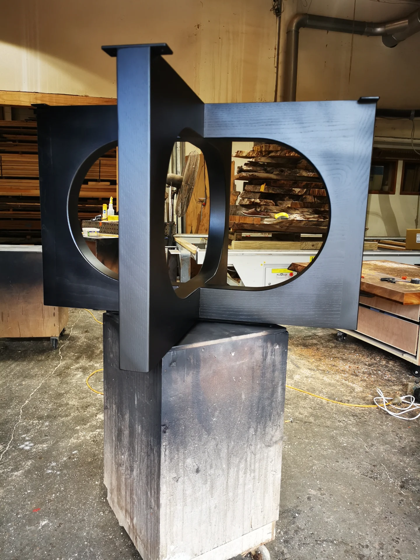 Swamp Kauri Dia 2M Round Dinning talbe — Progress photo