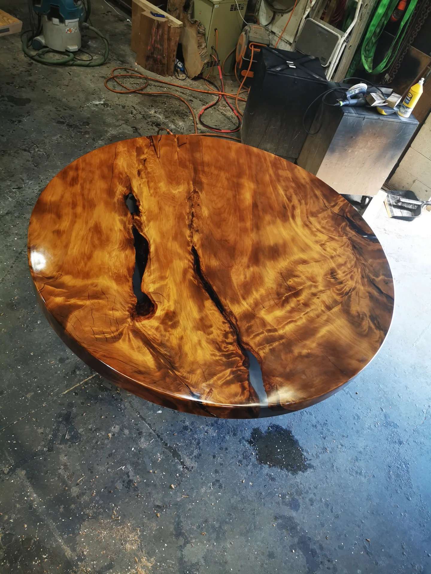 Swamp Kauri Dia 2M Round Dinning talbe — Progress photo