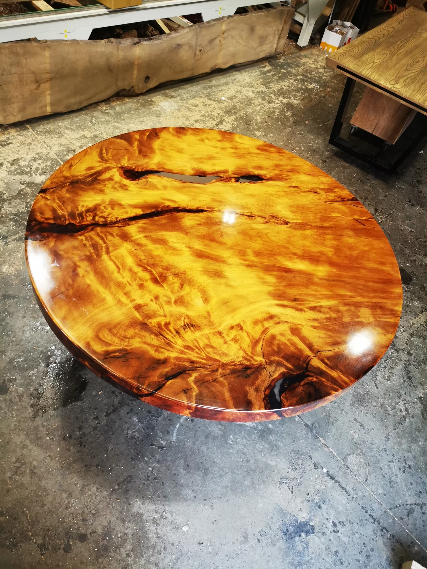 Swamp Kauri Dia 2M Round Dinning talbe — Progress photo