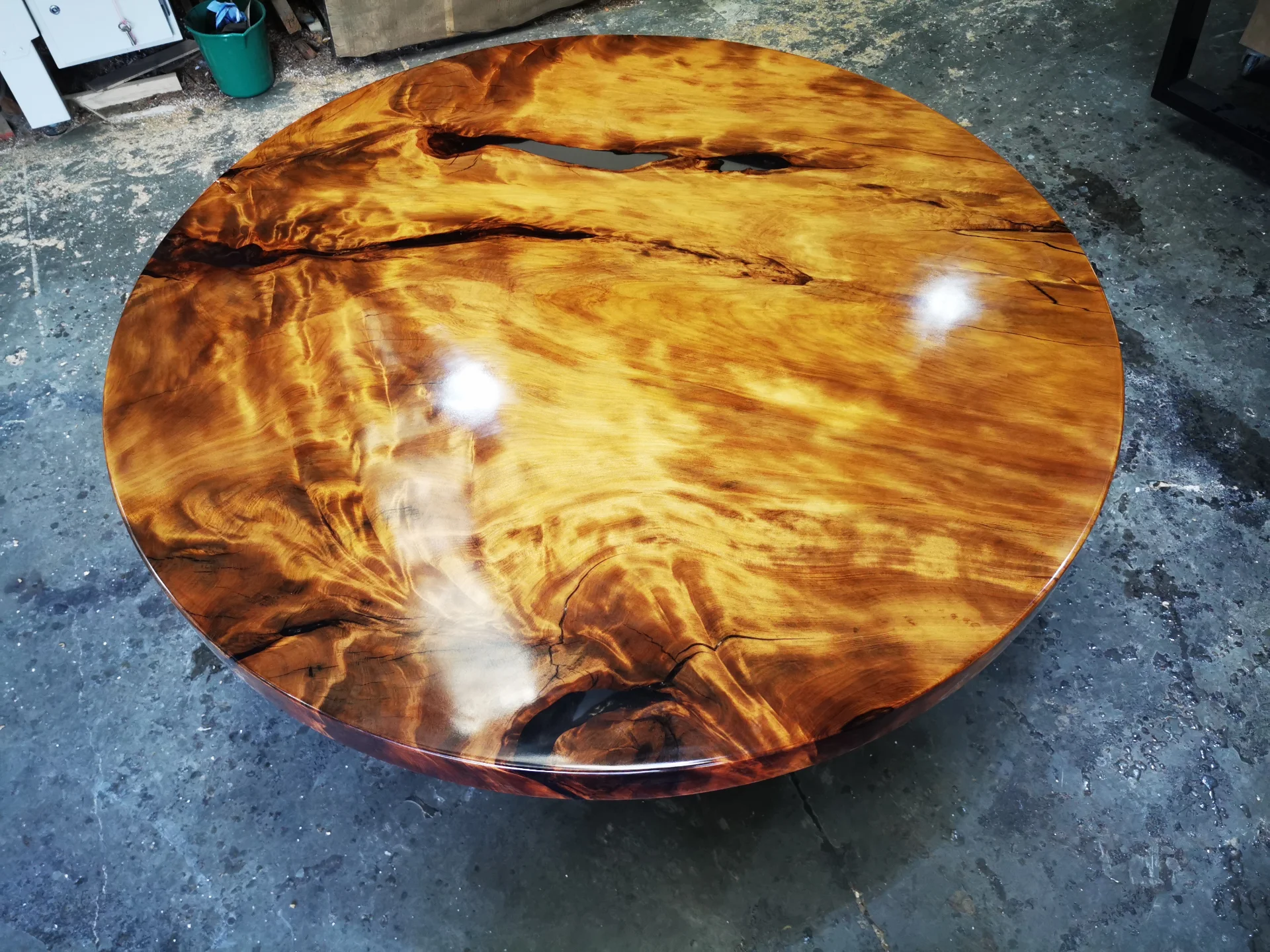 Swamp Kauri Dia 2M Round Dinning talbe — Progress photo