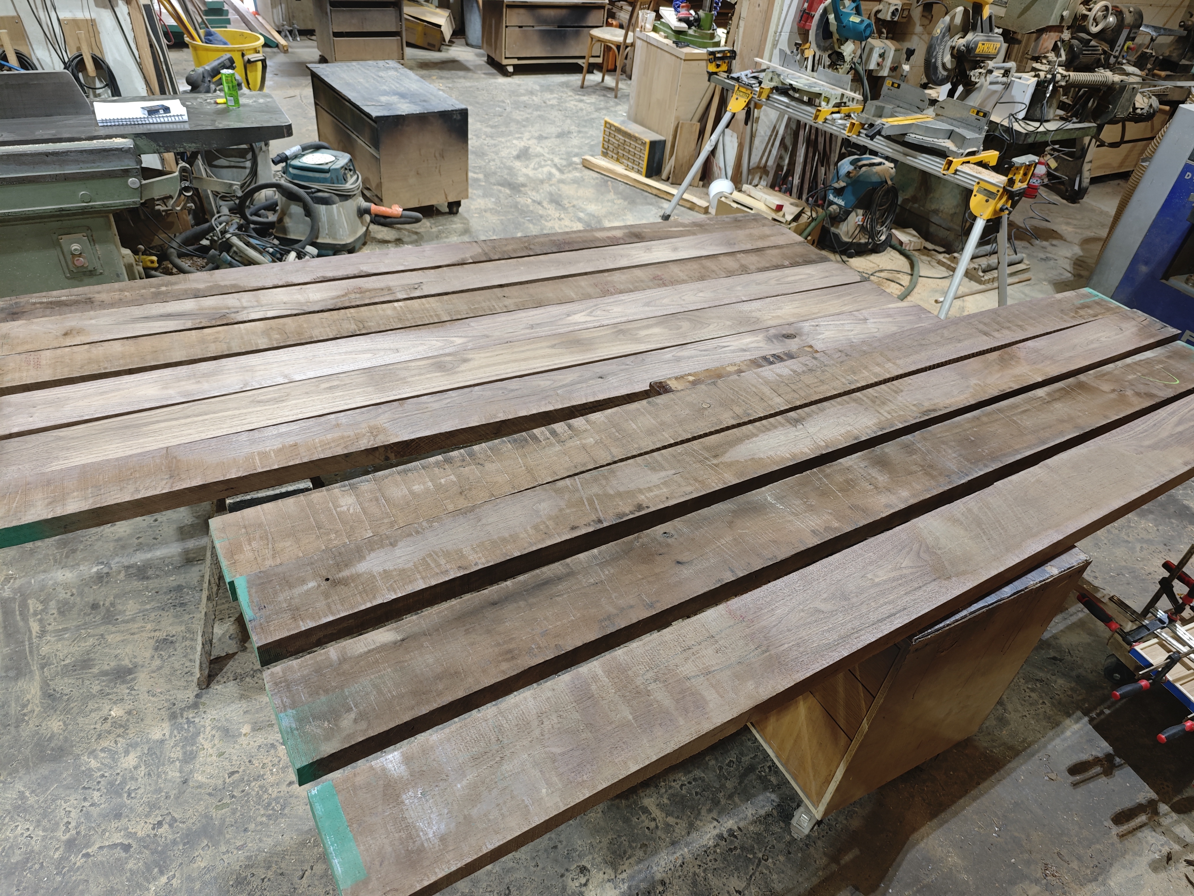 American black walnut round dining table 1800 — latest progress