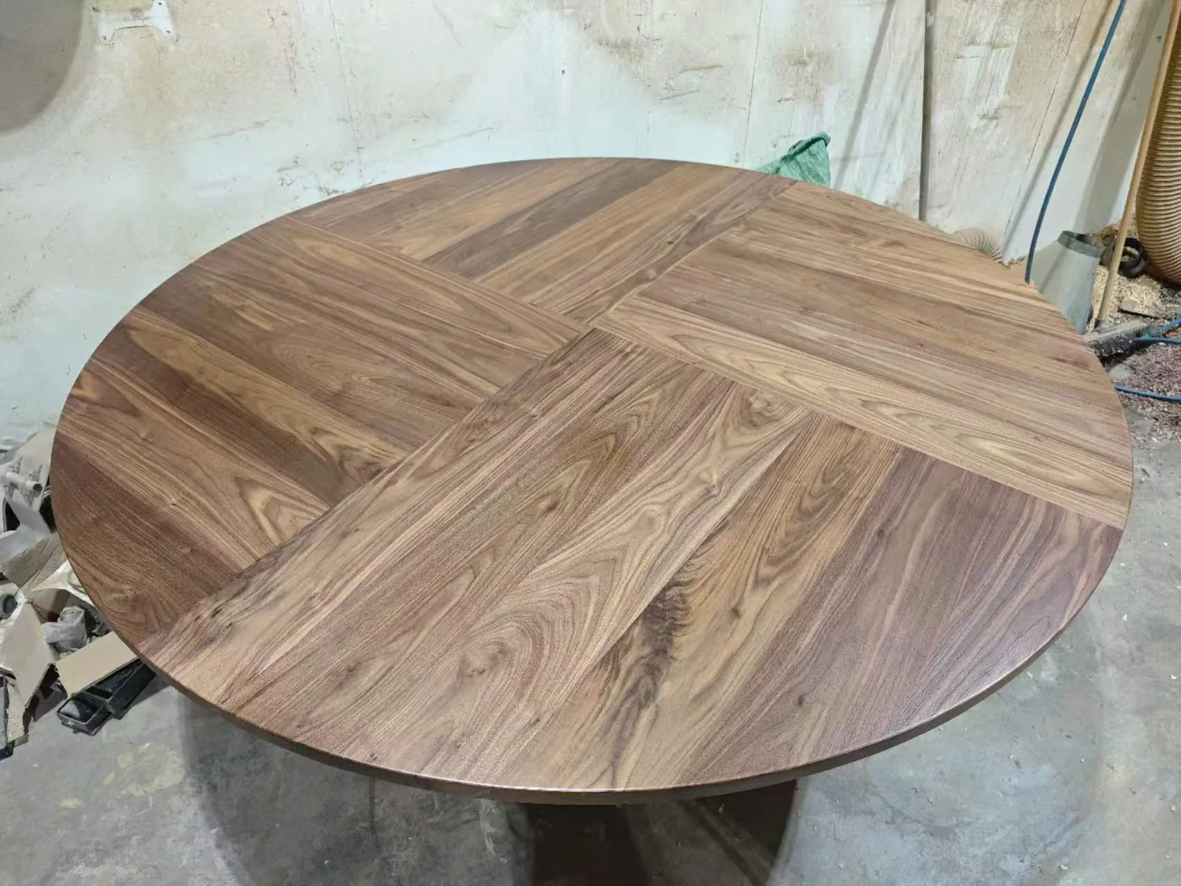 American black walnut round dining table 1800 — Progress photo