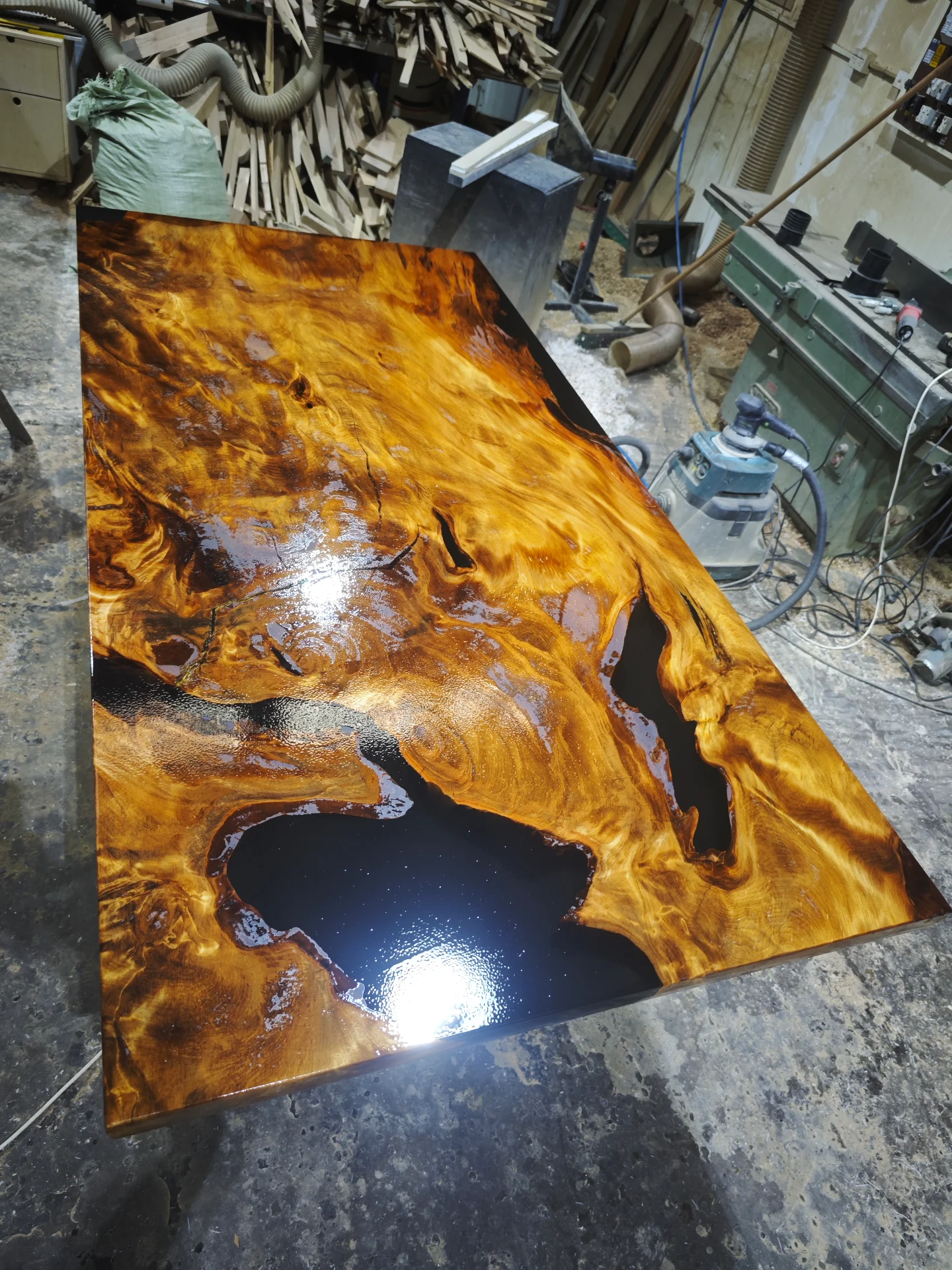 Swamp Kauri Dinning Table 2.2 X 1.1 — latest progress