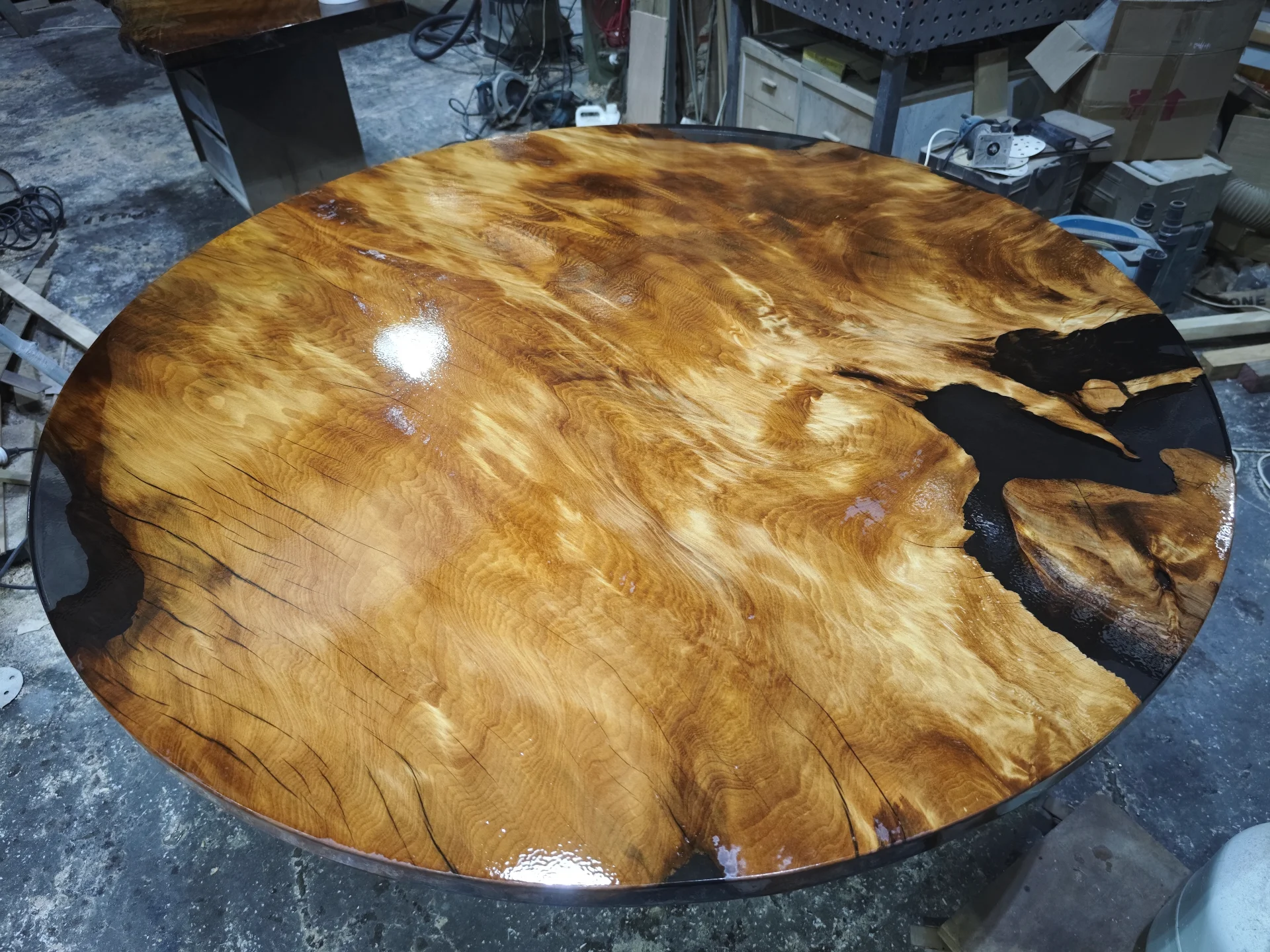 Weis round kauri table — Progress photo