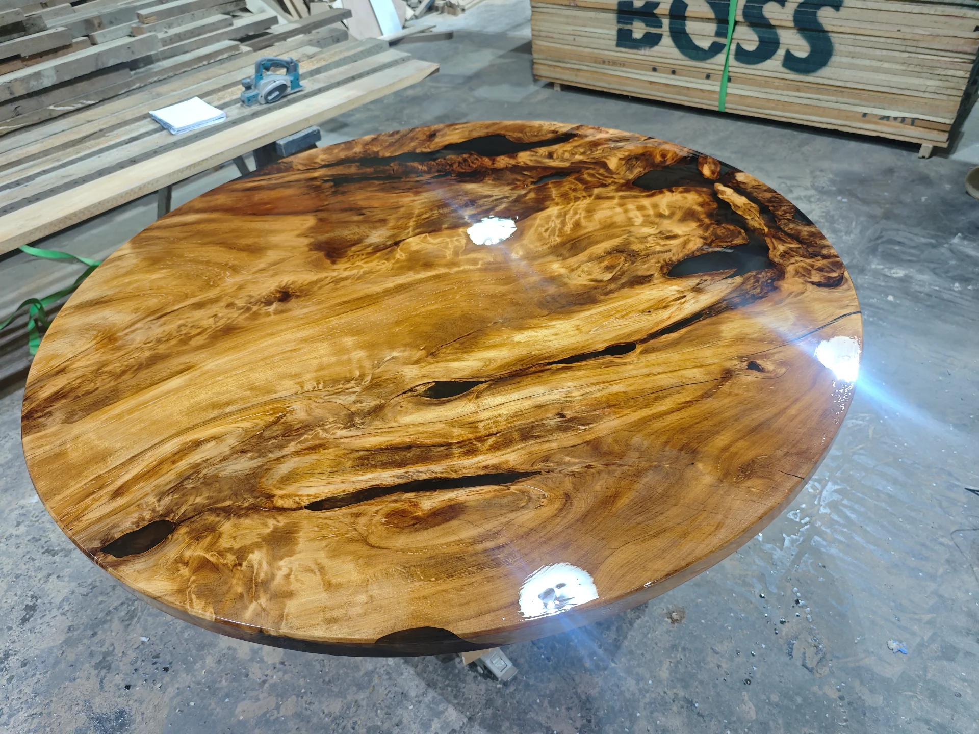 1600 swamp kauri dining table — Progress photo
